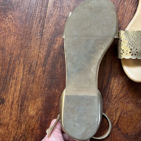 Sandals size 9 - Picture 4 of 4